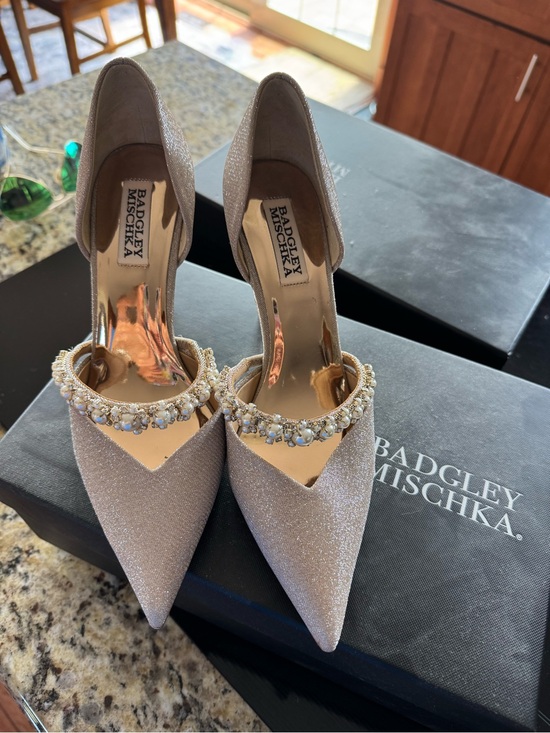 Badgley Mischka Shoes - New Badgley Mischka Champagne Glitter Pointed-Toe Heels with Pearl Strap